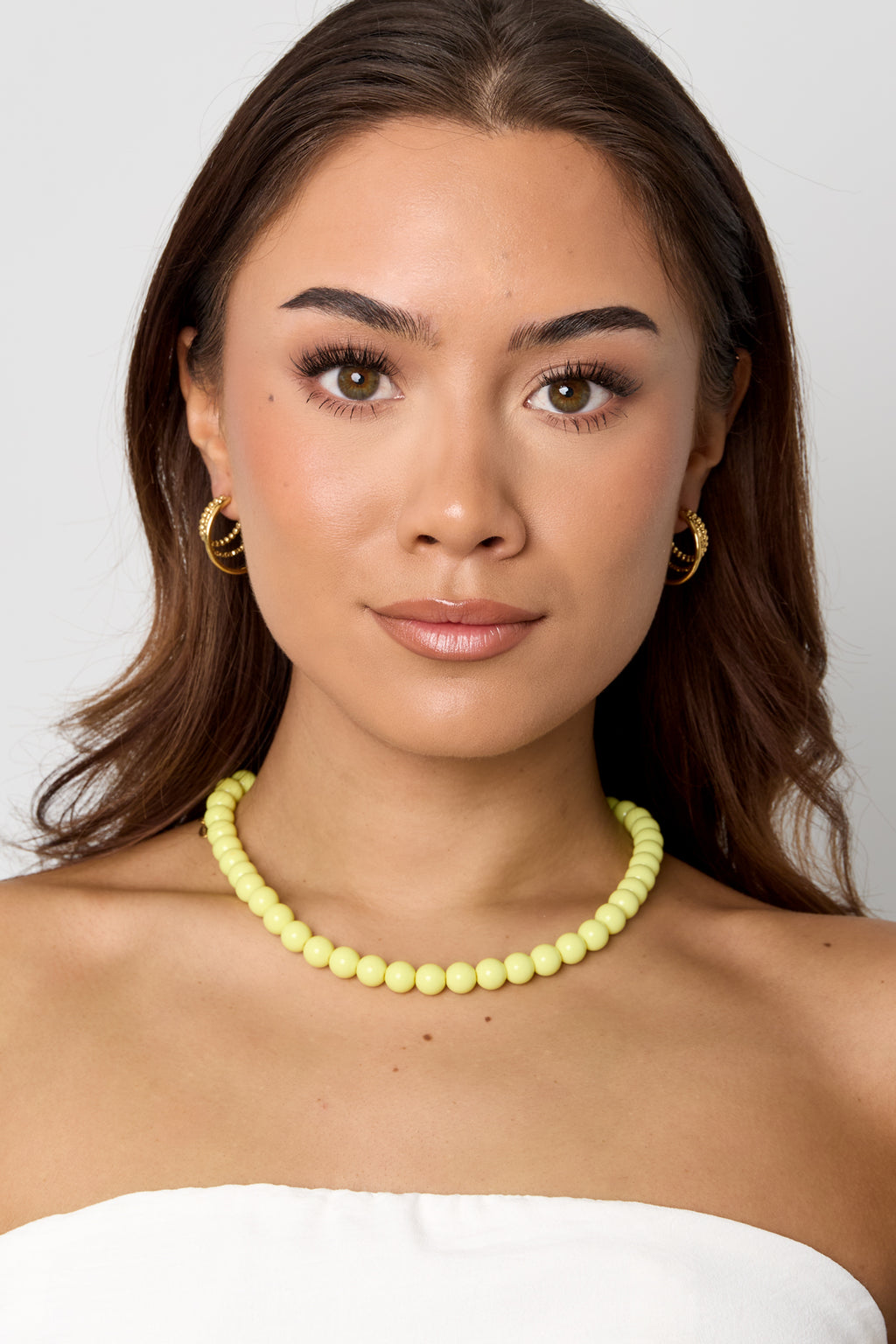 Necklace with medium beads-10mm