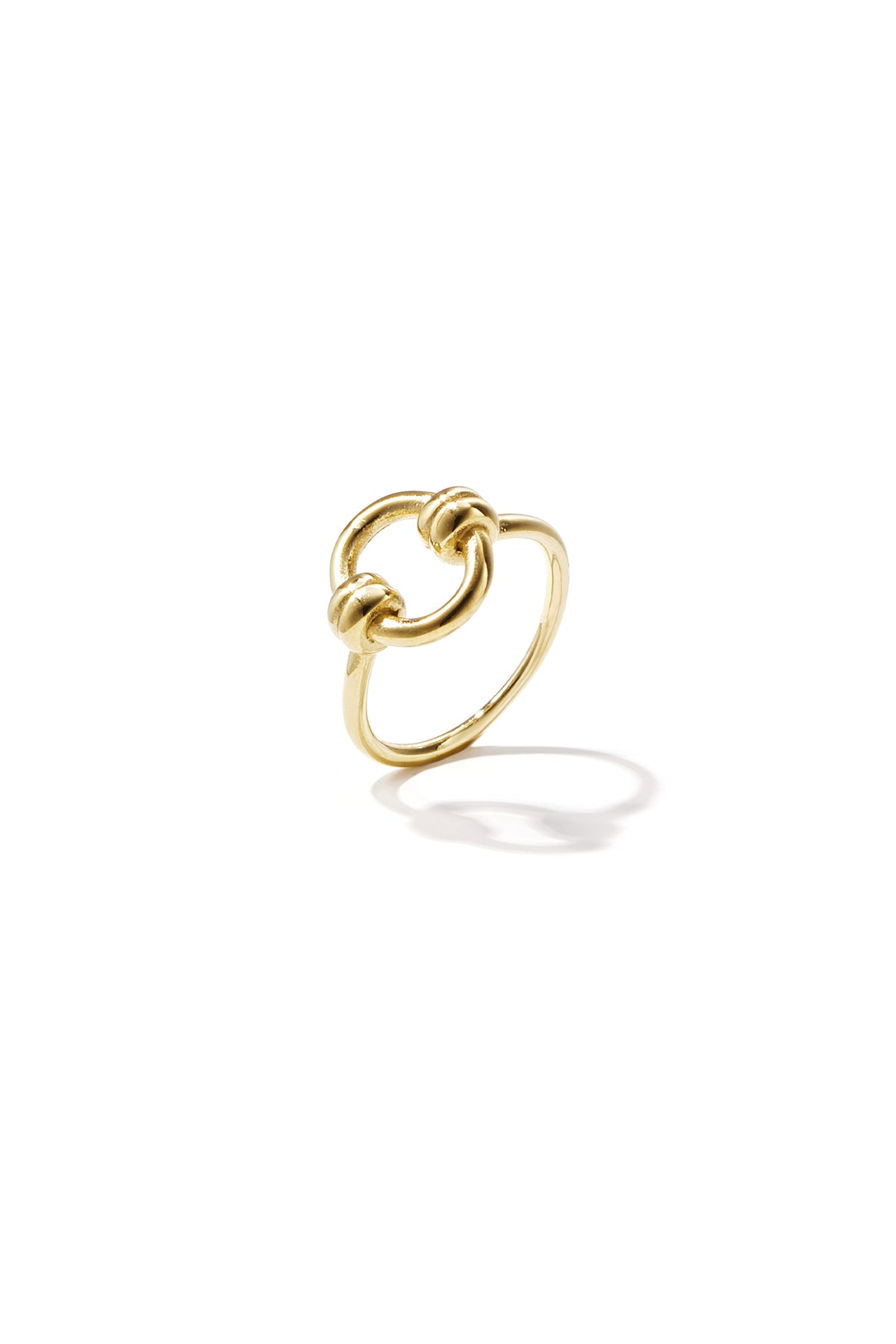 Minimalist ring with circle